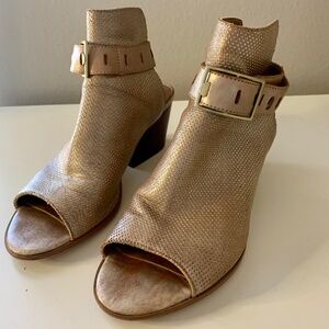 Nicole Ankle Boot Size 7 1/2 Gold Block Heel Shoes Adjustable Side Buckle